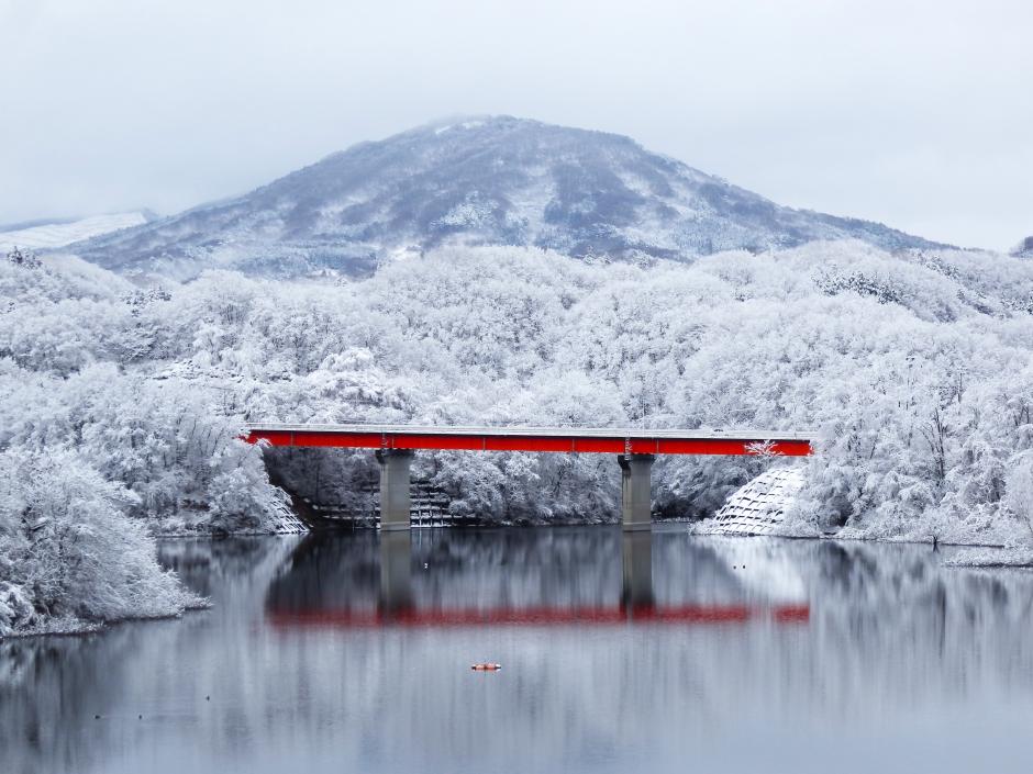 43_45_2025.03.03 三春 鞍掛山とさくら湖に架かる新越田和橋