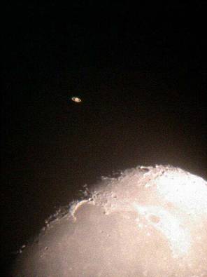 2002年1月25日　月と土星の大接近2の写真