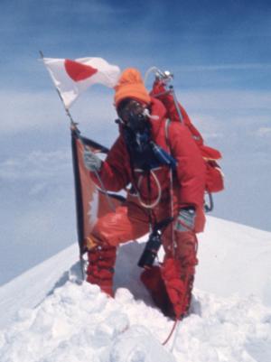 エベレスト頂上に立つ田部井淳子さん