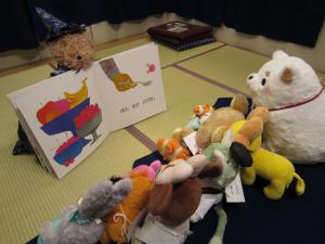 クマの読み聞かせの様子１